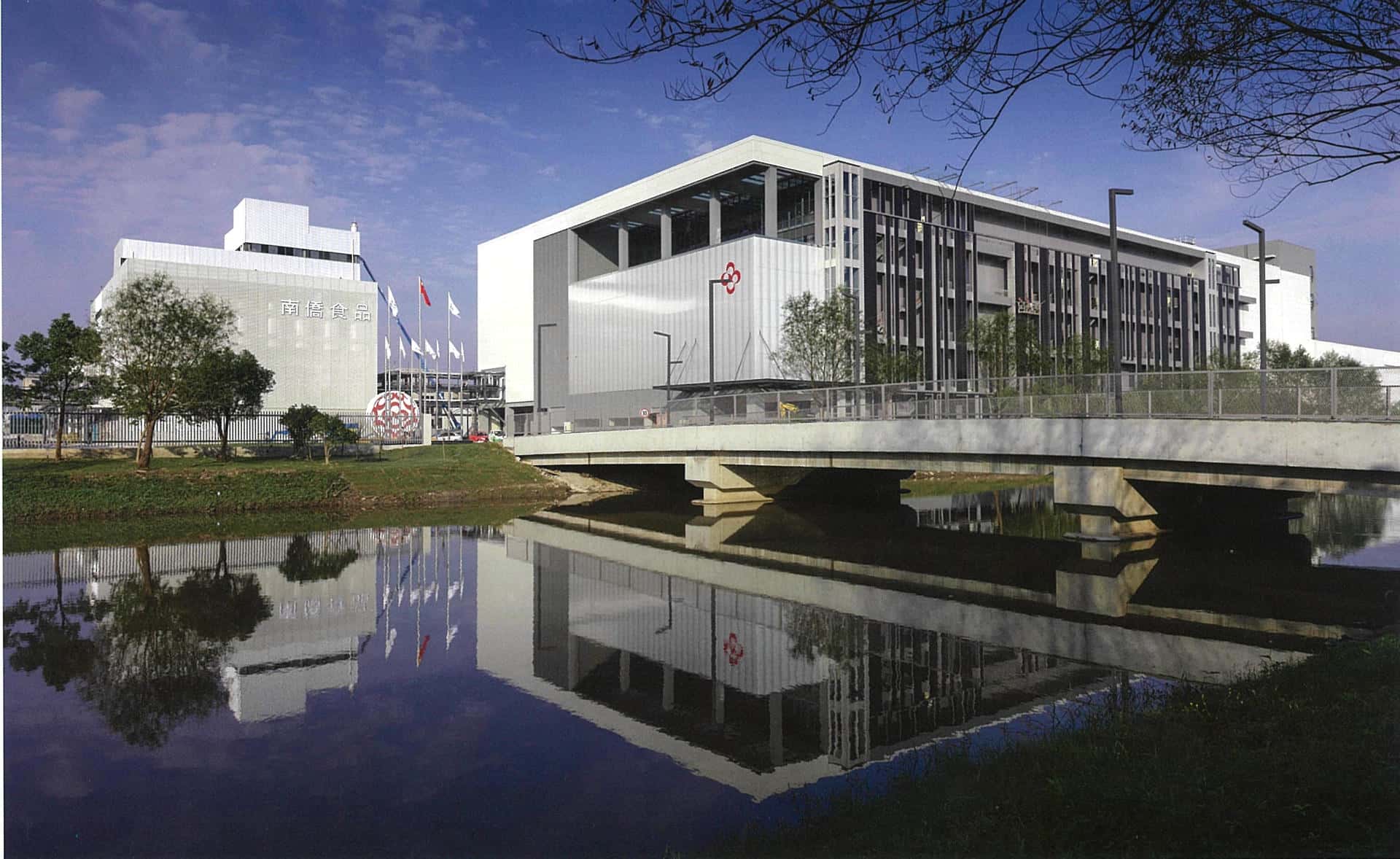 第四代上海金山廠 親水綠建築節能環保